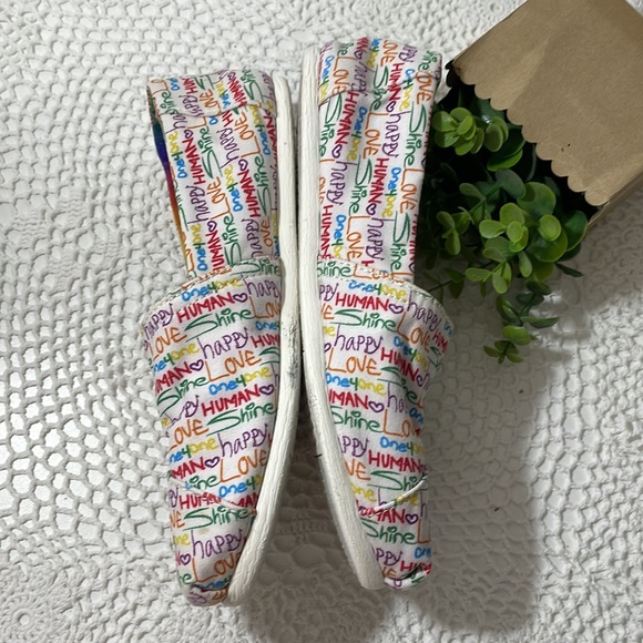 Toms 7.5 US positive message shoes LOVE 💗 HAPPY - Picture 5 of 10